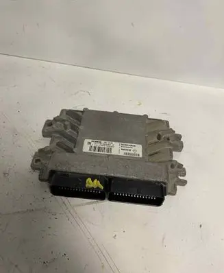 Dacia Logan I Engine control unit/module 8200636605 S110140022A 8200598393