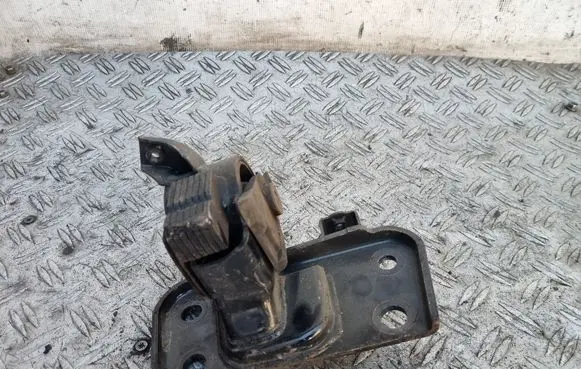 Toyota Verso Gearbox mount AV92185