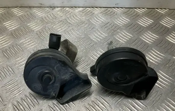 Mercedes-Benz C W204 Horn signal A0065429220 A0065428020