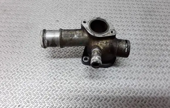 Volkswagen PASSAT B5.5 Engine coolant pipe/hose 038121133A