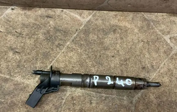 Mercedes-Benz E W212 Fuel injector A6420701387 080212