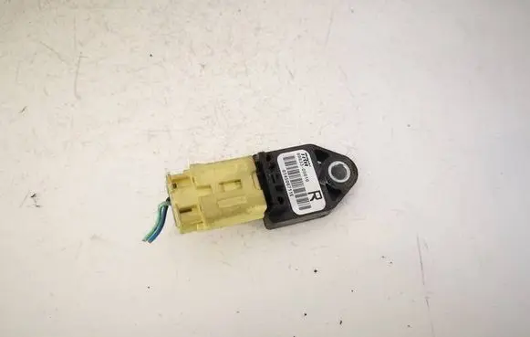 Toyota Avensis T250 Airbag deployment crash/impact sensor 8983305010