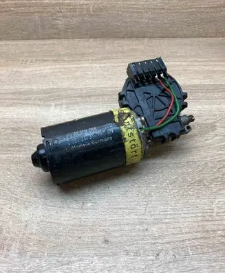Audi A6 S6 C4 4A Wiper motor 0390241330