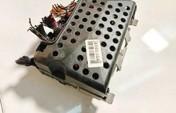 Opel Zafira A Fuse box set 90589965