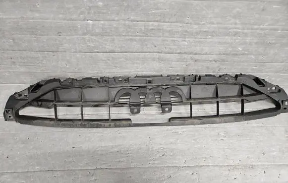 Audi A4 S4 B9 8W Front bumper upper radiator grill 8W0807233C