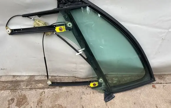 Audi A6 S6 C6 4F Front door window/glass frame 4F0837629B