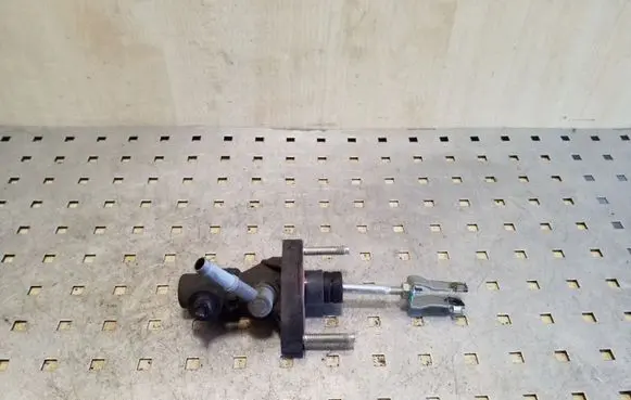 Toyota Avensis T250 Clutch master cylinder