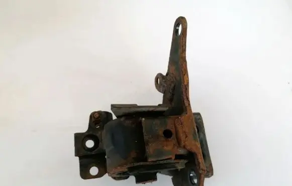 Toyota Avensis T250 Engine mount bracket