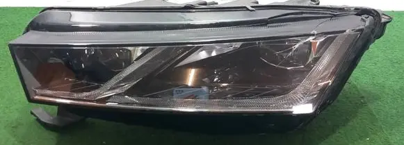 Skoda Octavia Mk4 Headlight/headlamp 5E4941015A 5F4941015A LE18A6419