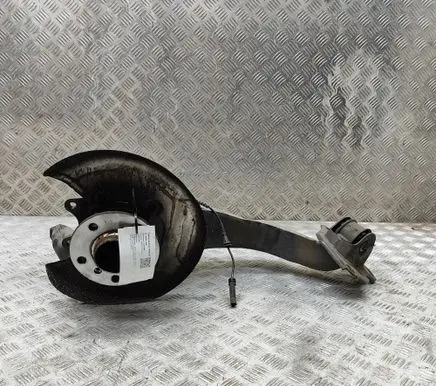 BMW 2 F44 Rear wheel hub 6898964