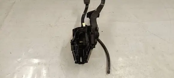 BMW 1 F40 Pedal assembly 6860677