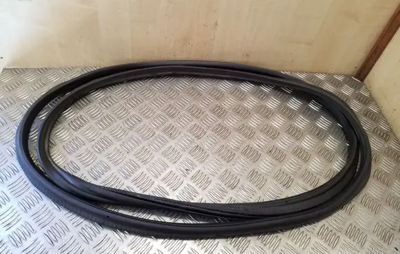 Trunk rubber seal (body)
