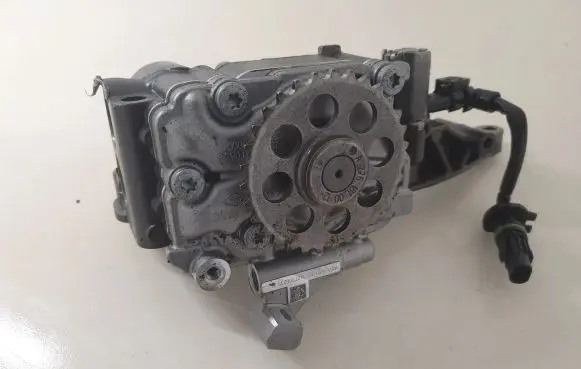 Mercedes-Benz C W205 Oil pump R2781810601