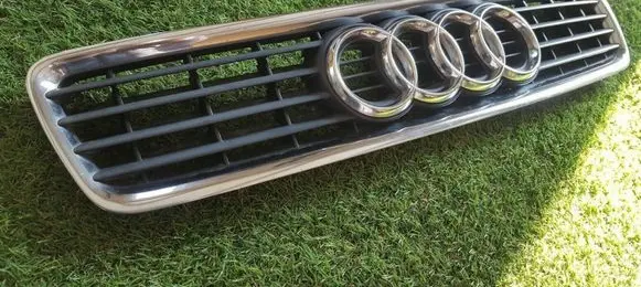 Audi A4 S4 B5 8D Front grill 8D0853651R