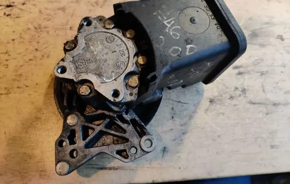 BMW 3 E46 Power steering pump 6756575