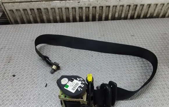 Mercedes-Benz Vaneo W414 Rear seatbelt 561009801