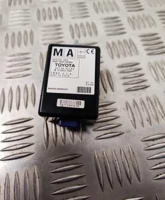 Toyota Auris E180 Door control unit/module 8974002100