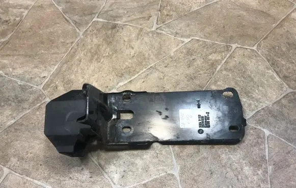 BMW 3 E90 E91 Radiator support slam panel bracket 7117812