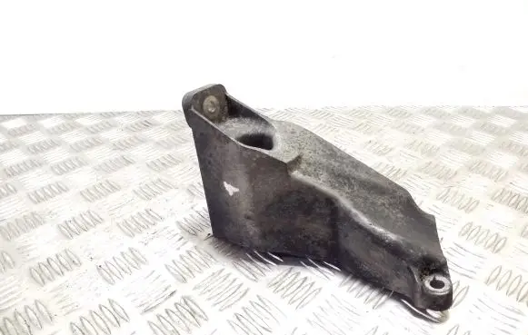 Volkswagen PASSAT B5.5 Engine mounting bracket 8D0199307P