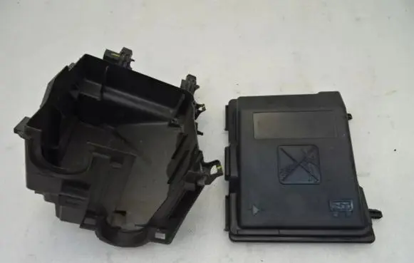 Citroen C4 III e-C4 Fuse box cover 9804681780