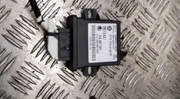 Volkswagen Touareg I Light module LCM 7L6907357
