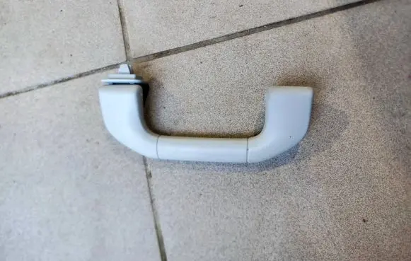 Mercedes-Benz C W204 Front interior roof grab handle A2048100051