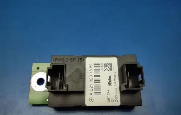Mercedes-Benz S W221 Aerial antenna amplifier A2218201889 06T244