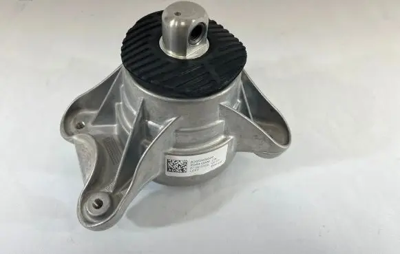 Mercedes-Benz C AMG W205 Engine mount bracket A2052409300