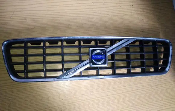 Volvo S60 Front bumper upper radiator grill 9190740