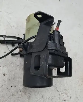 Volkswagen Polo IV 9N3 Power steering pump 6Q0423376
