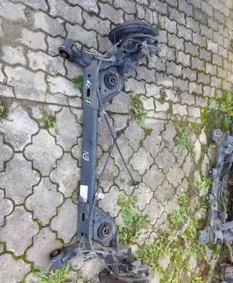 Nissan Leaf II (ZE1) Rear axle beam 