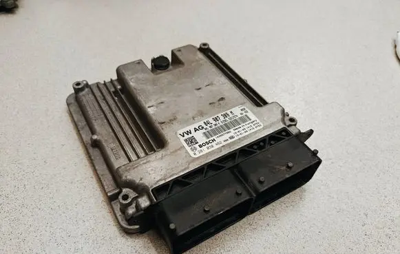 Volkswagen Touran III Engine control unit/module 04L907309M 0281030462