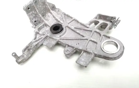 Mercedes-Benz C W204 Air filter cleaner box bracket assembly A6510902241