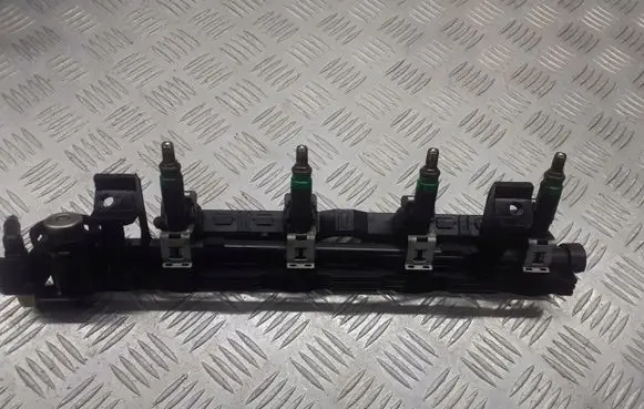 Ford C-MAX I Fuel main line pipe 5M5G-9H437-BA