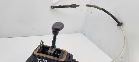 Volkswagen PASSAT B4 Gear shifter/selector 357713265A 3A0713061