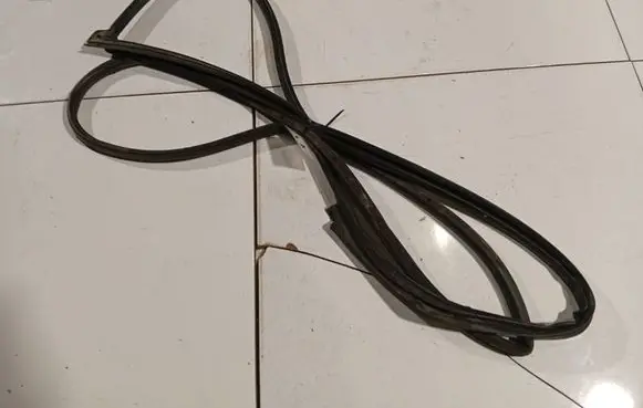 Hyundai ix35 Rubber seal front coupe door