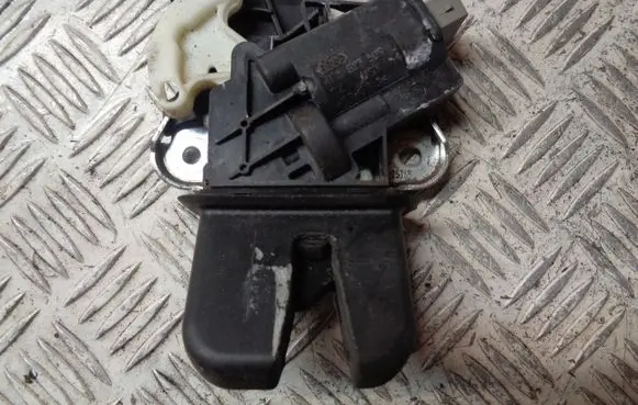 Tailgate/trunk/boot lock/catch/latch
