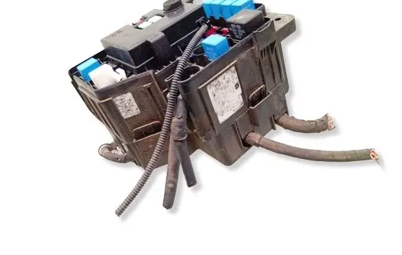 Hyundai Santa Fe Fuse module 9522429850
