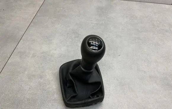 Audi A1 Gear lever shifter trim leather/knob 8P0863279A