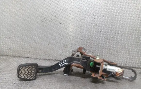 Toyota Yaris Brake pedal