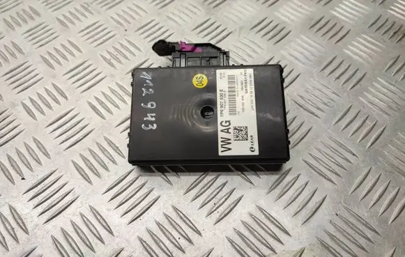 Volkswagen Touareg II Gateway control module 7P6907530E