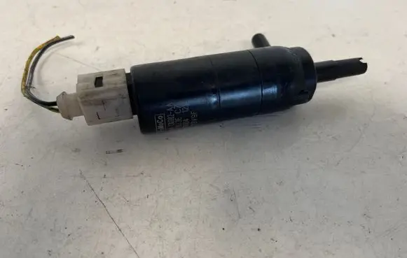 Ford Kuga II Headlight washer pump CV4413K082AA
