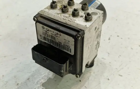 Volkswagen PASSAT B6 ABS Pump 3C0614109N