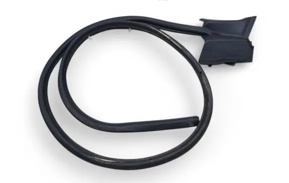 Maserati Levante Rubber seal front door (on door) 670032863
