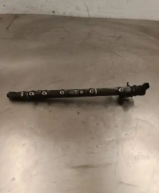 Mercedes-Benz C W203 Fuel main line pipe A6110700395 063379L2 0445214038