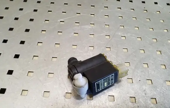 KIA Sportage Windscreen/windshield washer pump 985101F100