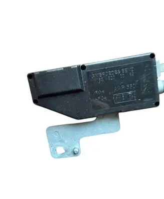 Mercedes-Benz ML W164 Aerial antenna amplifier A1638200089 1638200089