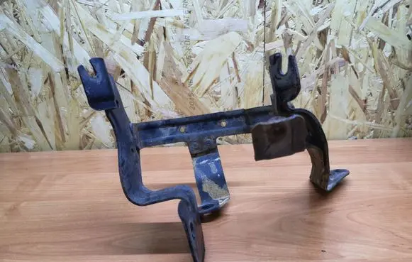 Volvo S60 Power steering pump mounting bracket 31317375