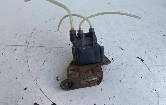 Mercedes-Benz E W212 Air suspension valve block A2513200158