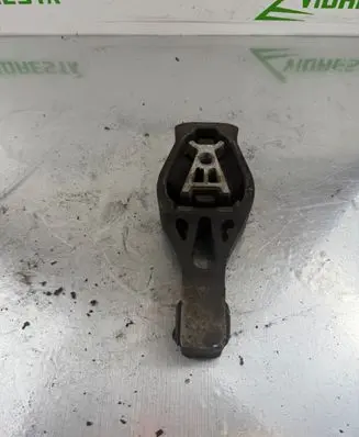 Engine mount bracket